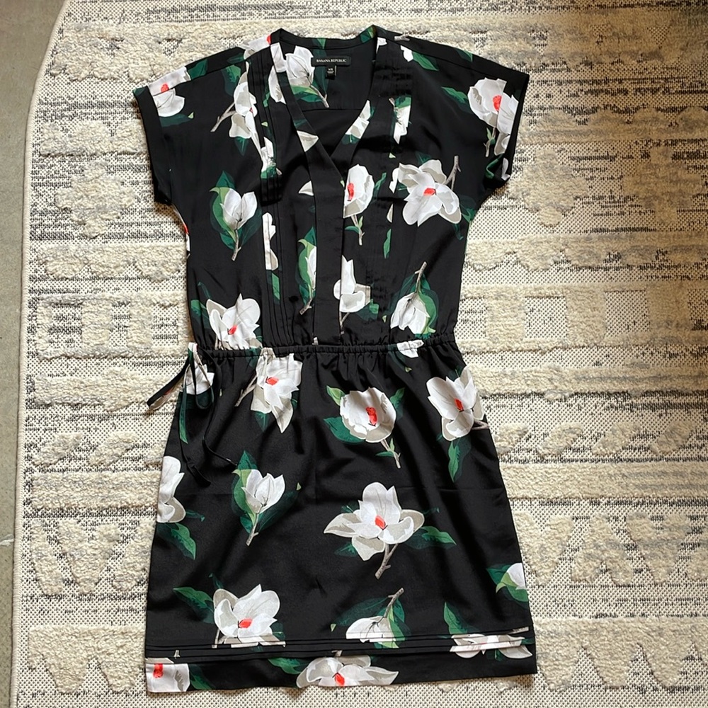 Banana Republic Tie Waist Shift Dress